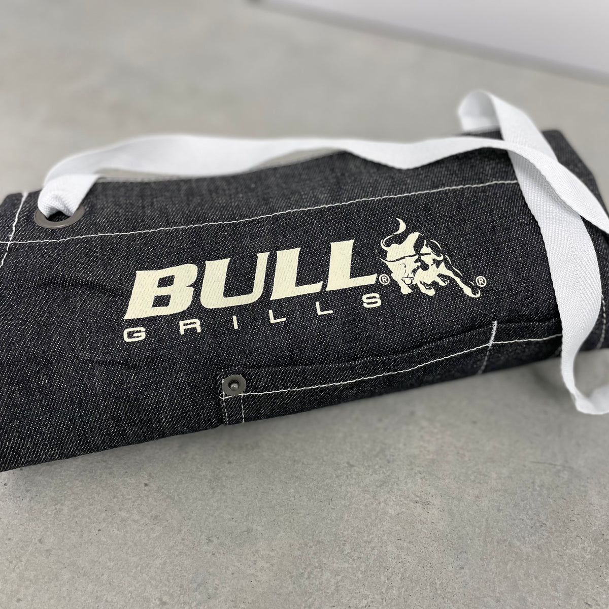 Bull BBQ | Outdoor BBQ Black Denim Apron – Bull BBQ NZ